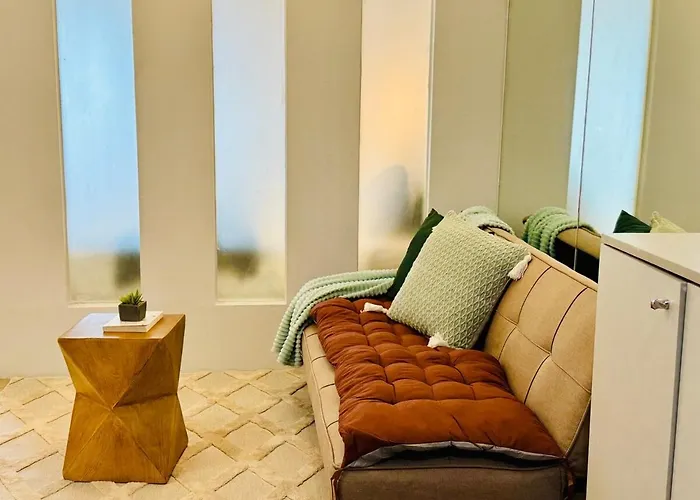 Grand Canal View Balcony Cozy Staycation Netflix * Manila