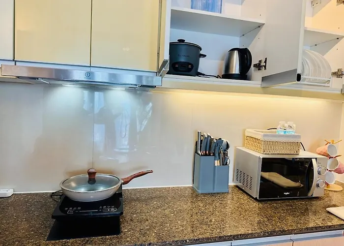 Apartment Grand Canal View Balcony Cozy Staycation Netflix