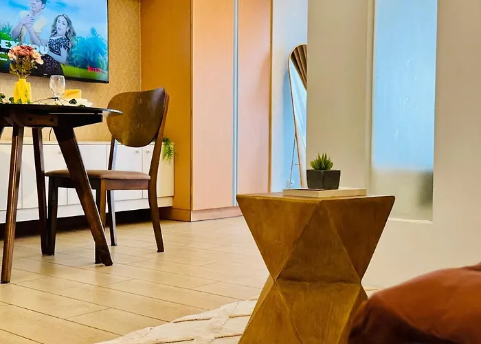 Grand Canal View Balcony Cozy Staycation Netflix Apartment Manila