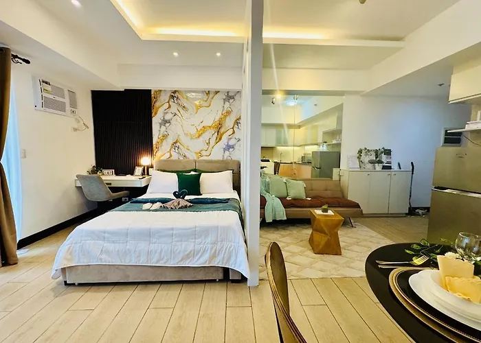 Grand Canal View Balcony Cozy Staycation Netflix