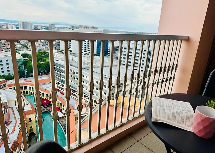 Grand Canal View Balcony Cozy Staycation Netflix *