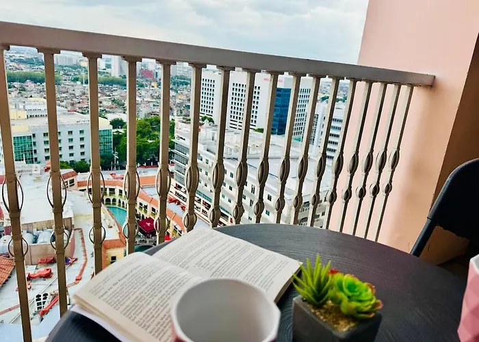 Apartment Grand Canal View Balcony Cozy Staycation Netflix