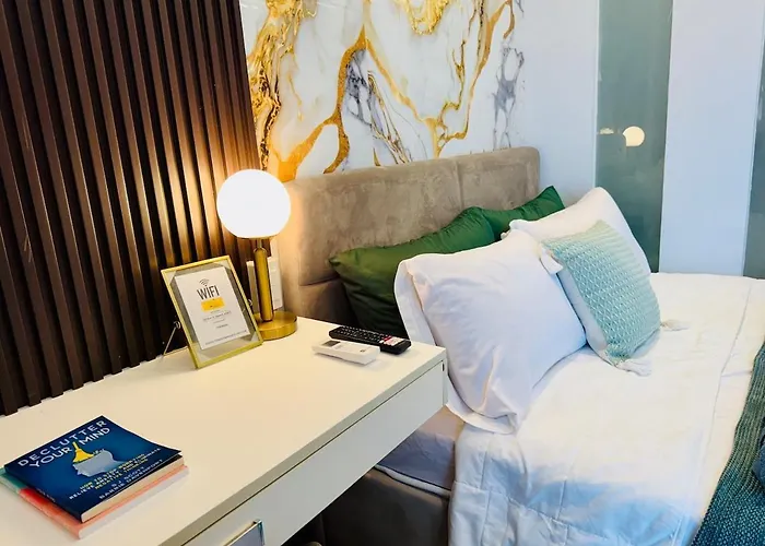 Apartment Grand Canal View Balcony Cozy Staycation Netflix