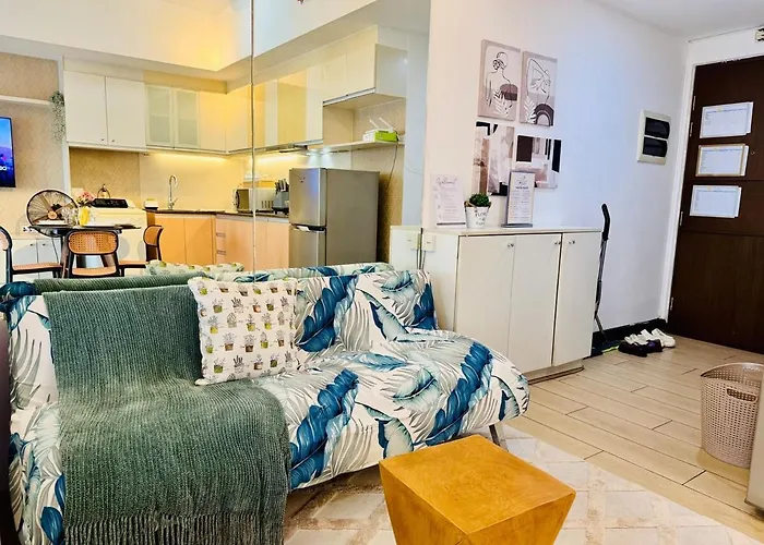 Grand Canal View Balcony Cozy Staycation Netflix Apartment Manila