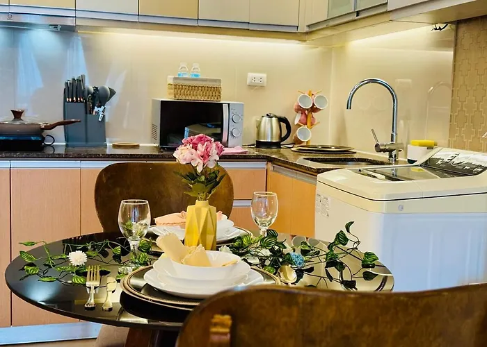 Grand Canal View Balcony Cozy Staycation Netflix *