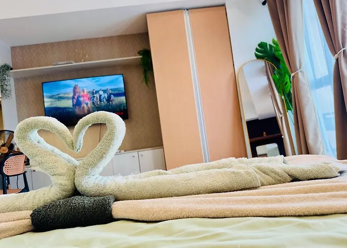 Grand Canal View Balcony Cozy Staycation Netflix