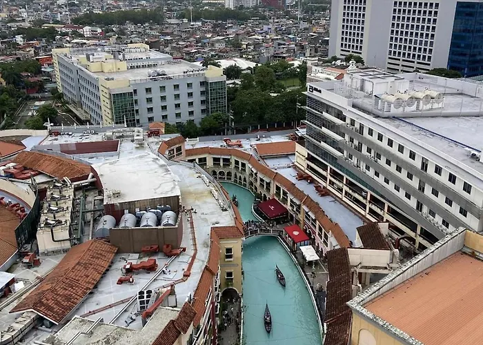 Grand Canal View Balcony Cozy Staycation Netflix *