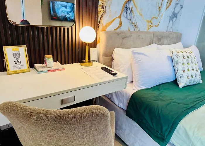 Apartment Grand Canal View Balcony Cozy Staycation Netflix Manila