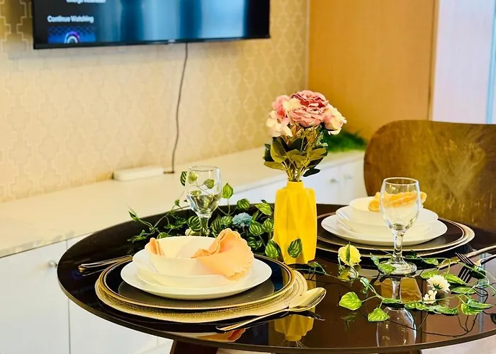 Grand Canal View Balcony Cozy Staycation Netflix Apartment Manila